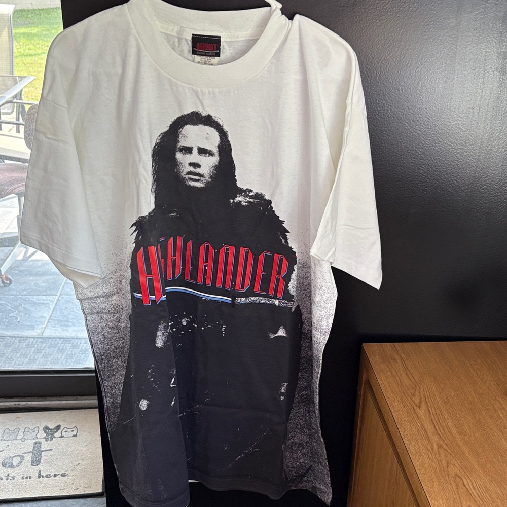 Highlander White and Black Graphic T-Shirt xl never worn